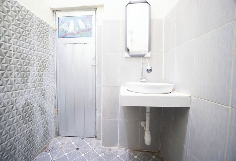 호텔 Redisa Redpartner Near Rs Saiful Anwar