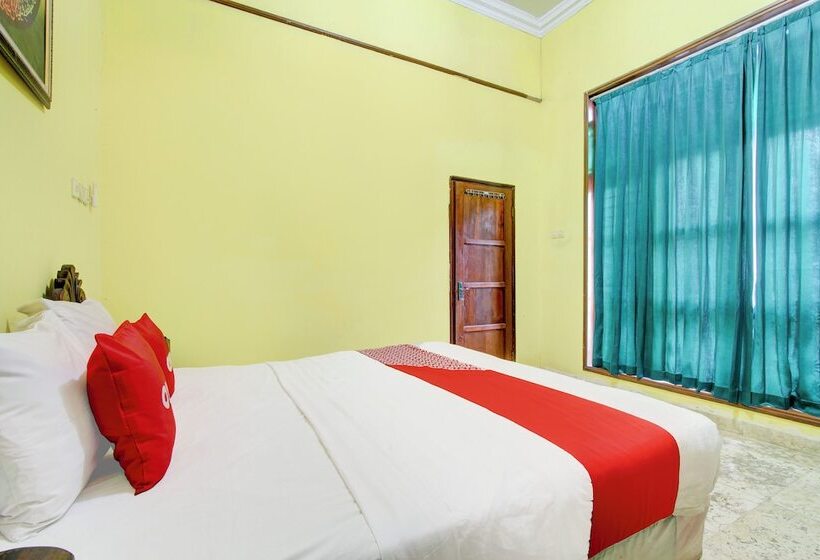 호텔 Oyo 94009 Homestay Ndalem Kademangan