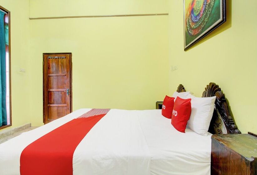 호텔 Oyo 94009 Homestay Ndalem Kademangan