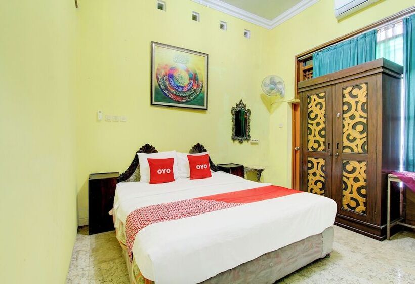 호텔 Oyo 94009 Homestay Ndalem Kademangan
