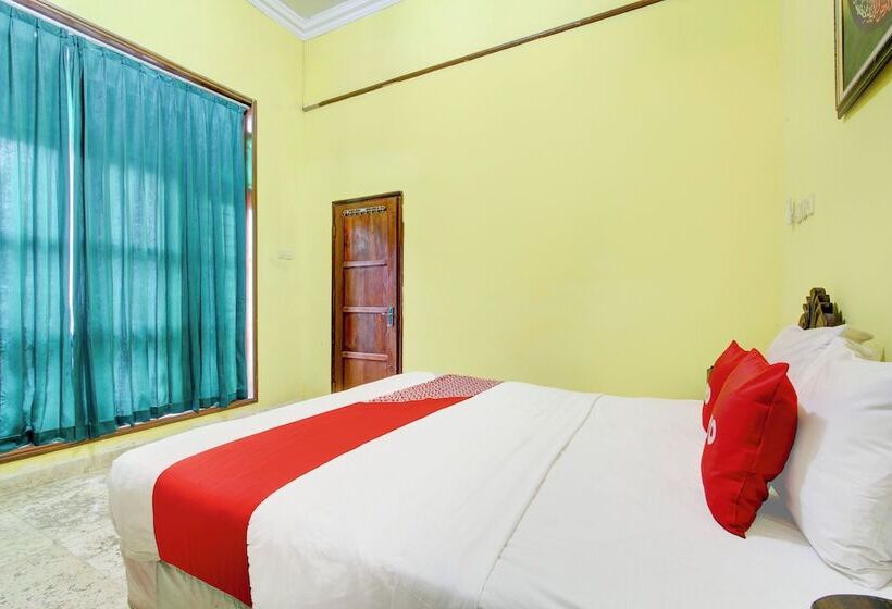호텔 Oyo 94009 Homestay Ndalem Kademangan