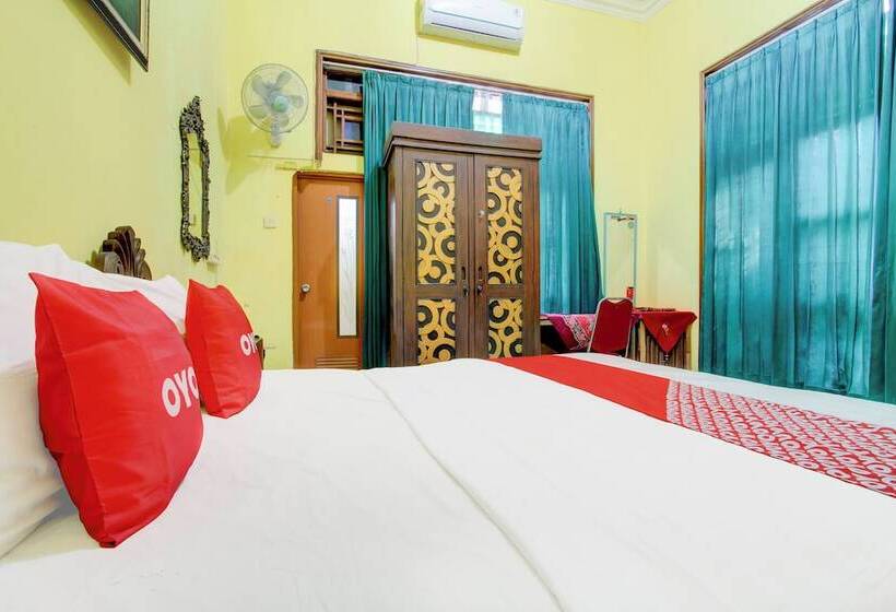 호텔 Oyo 94009 Homestay Ndalem Kademangan
