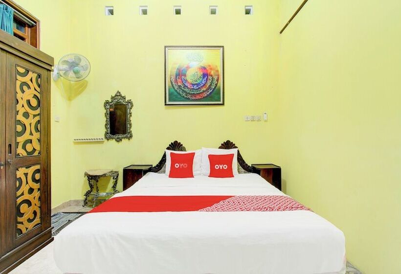 호텔 Oyo 94009 Homestay Ndalem Kademangan