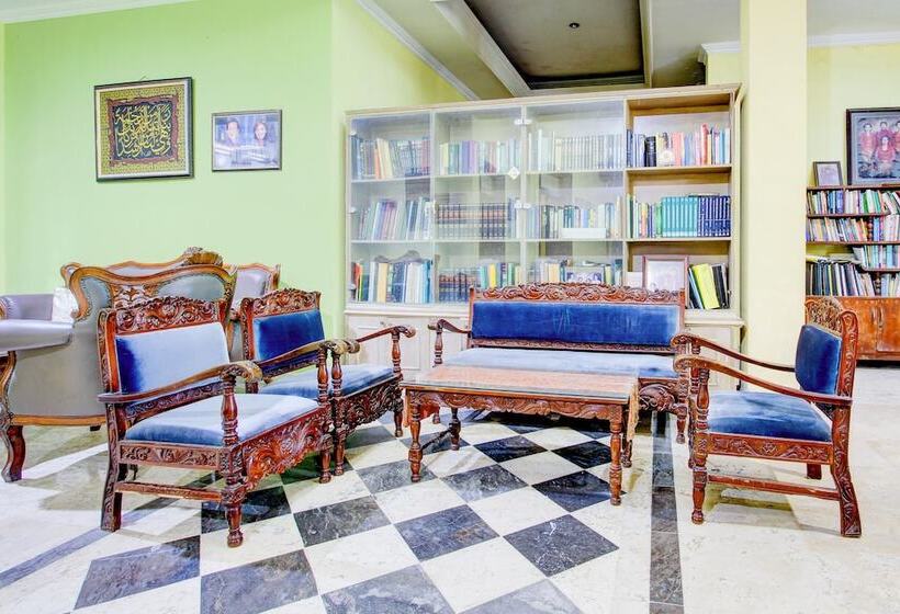 호텔 Oyo 94009 Homestay Ndalem Kademangan