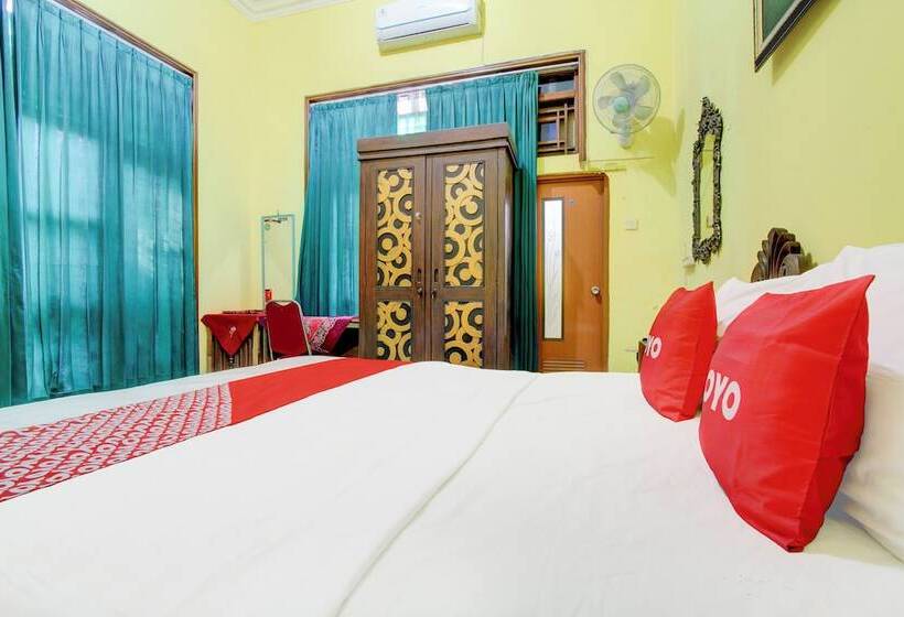 호텔 Oyo 94009 Homestay Ndalem Kademangan