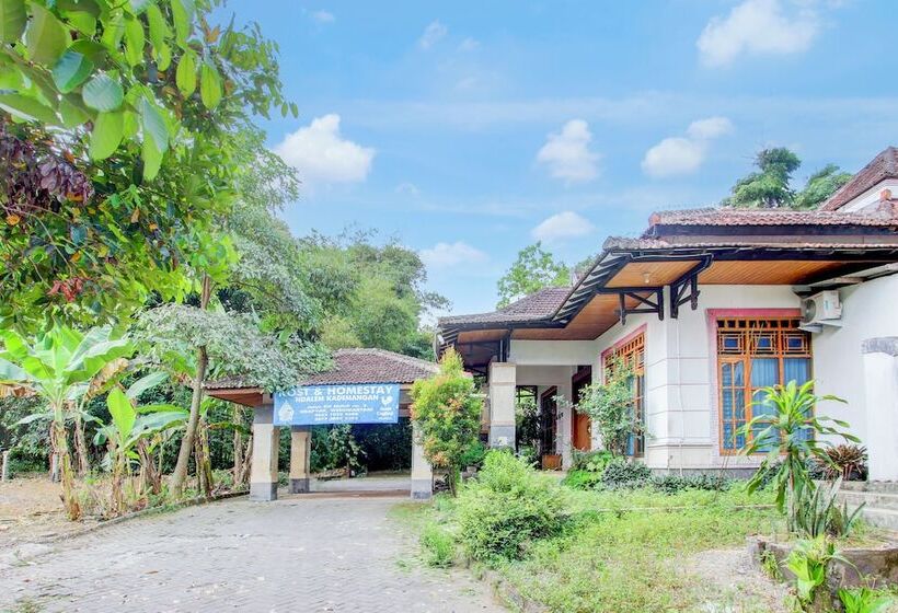 호텔 Oyo 94009 Homestay Ndalem Kademangan