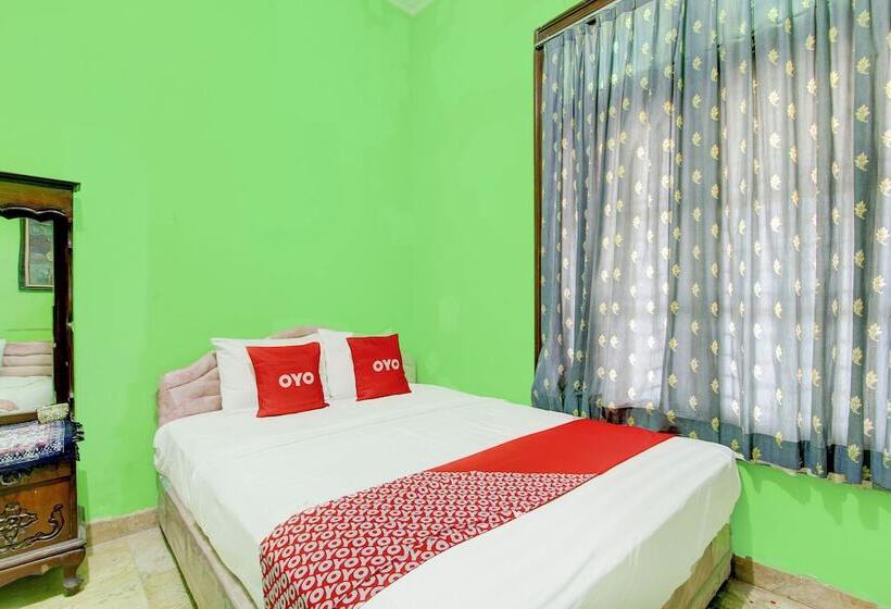 호텔 Oyo 94009 Homestay Ndalem Kademangan