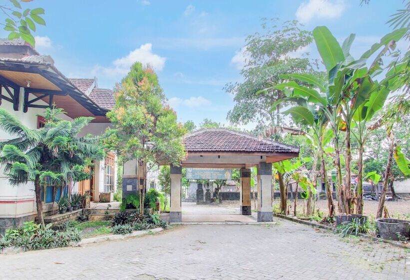 호텔 Oyo 94009 Homestay Ndalem Kademangan