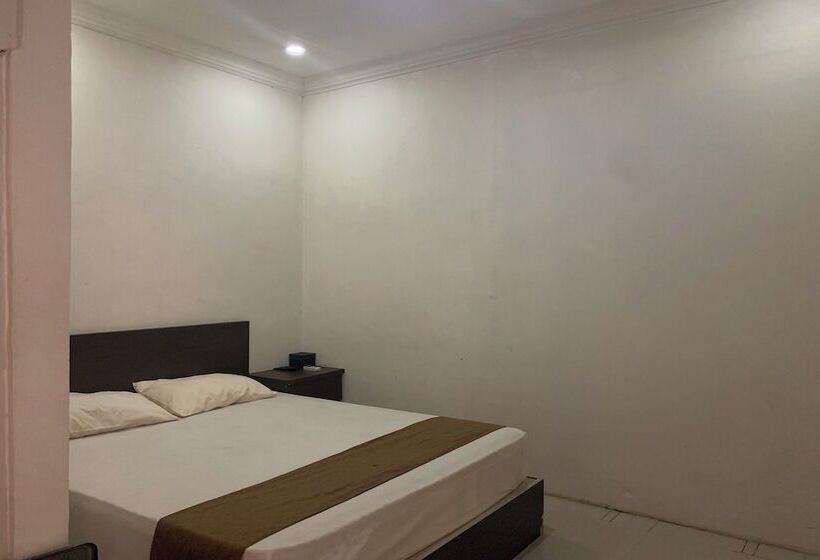 فندق Oyo 94020 Lia Kost Syariah