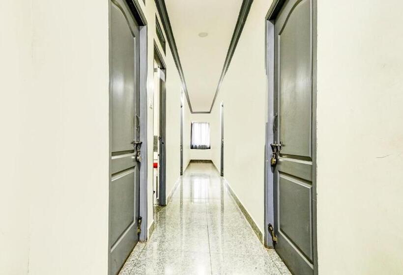 호텔 Spot On 82596 R2