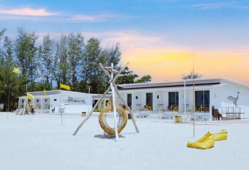 בית מלון כפרי The Toy Beach Resort Rayong