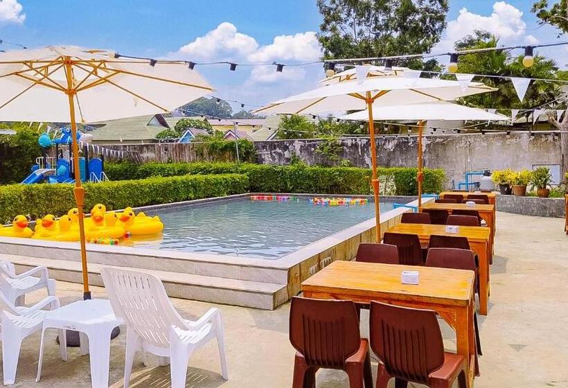 בית מלון כפרי The Toy Beach Resort Rayong