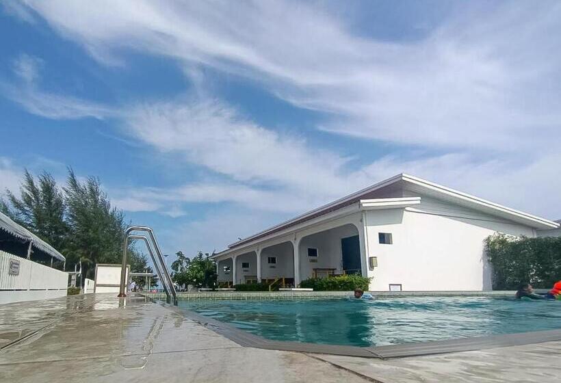 בית מלון כפרי The Toy Beach Resort Rayong