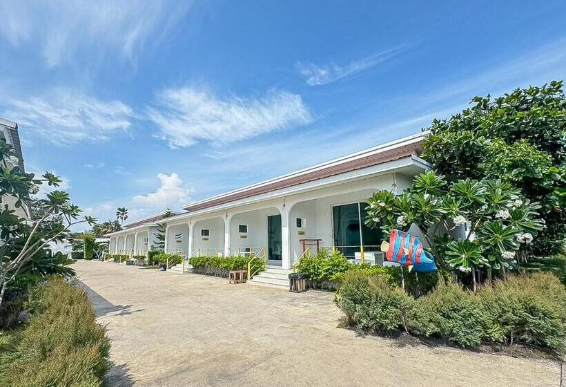 בית מלון כפרי The Toy Beach Resort Rayong