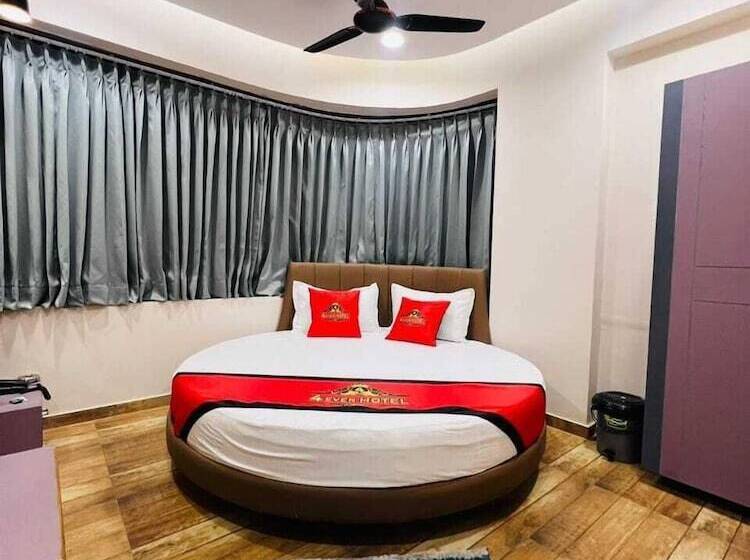 4 Ever Hotel ,surat