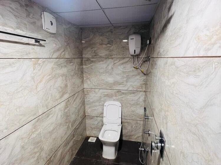 4 Ever Hotel ,surat