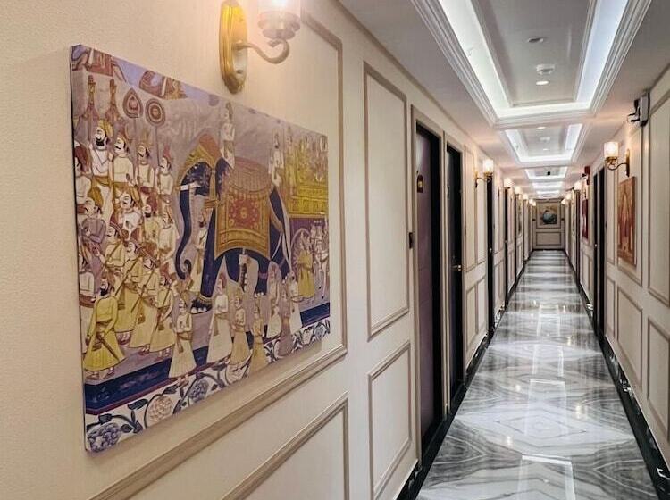 4 Ever Hotel ,surat