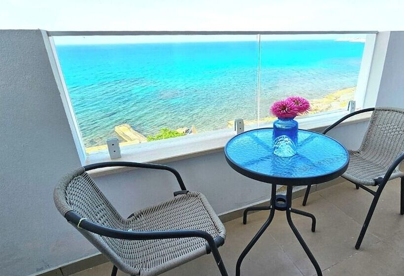 בית מלון כפרי Azure Bay