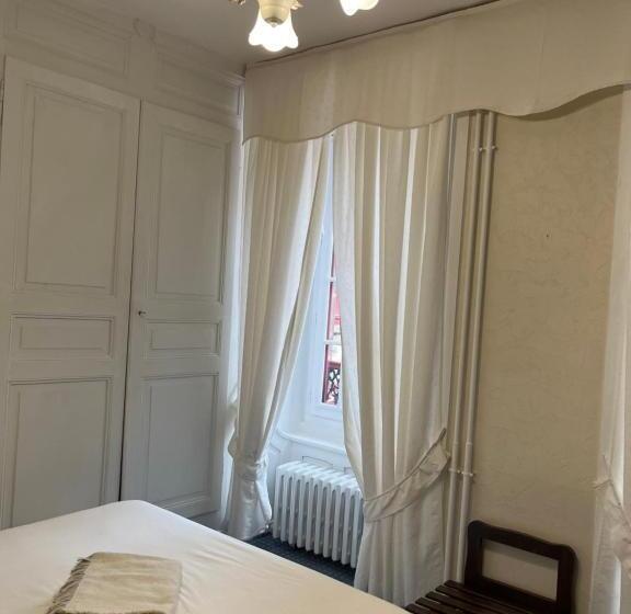 Отель Hôtel Restaurant Le Beffroi