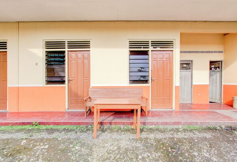 호텔 Spot On 93988 Guest House Wijaya Syariah Near Alun Alun Kota Purwokerto