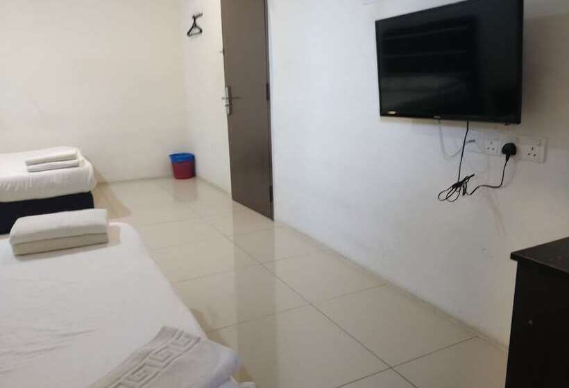 Oyo 90995 Hotel Nk Impian