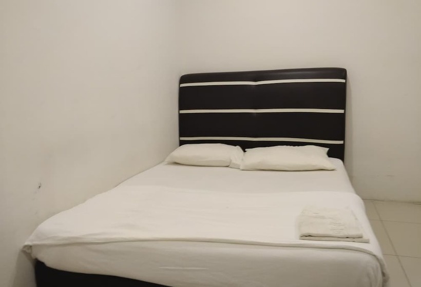 Oyo 90995 Hotel Nk Impian