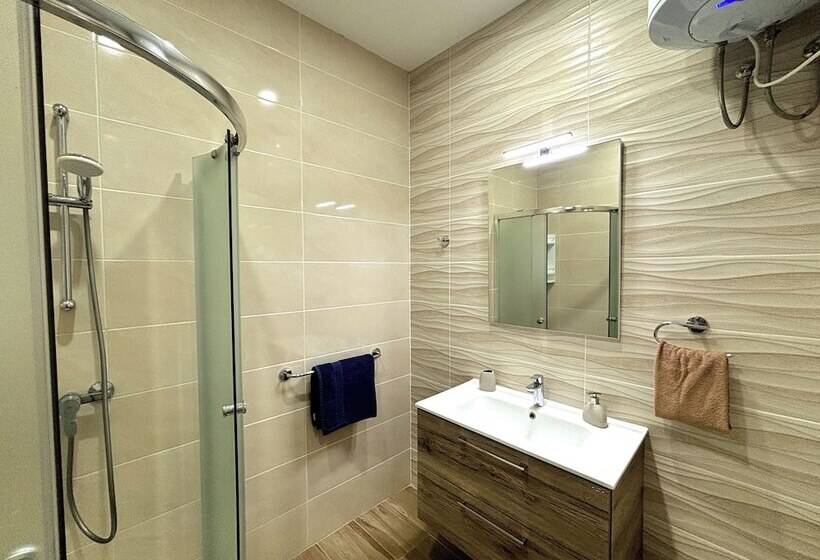 پانسیون All Nations Duplex With Pool