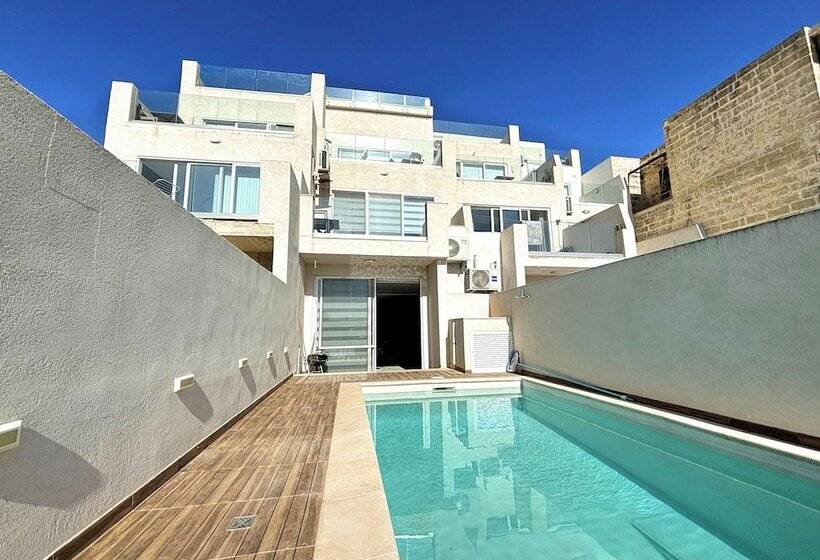 پانسیون All Nations Duplex With Pool