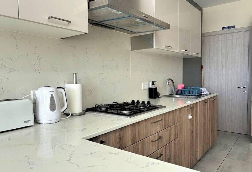 پانسیون All Nations Duplex With Pool