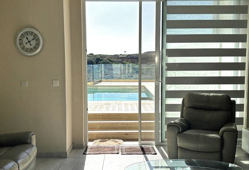 پانسیون All Nations Duplex With Pool