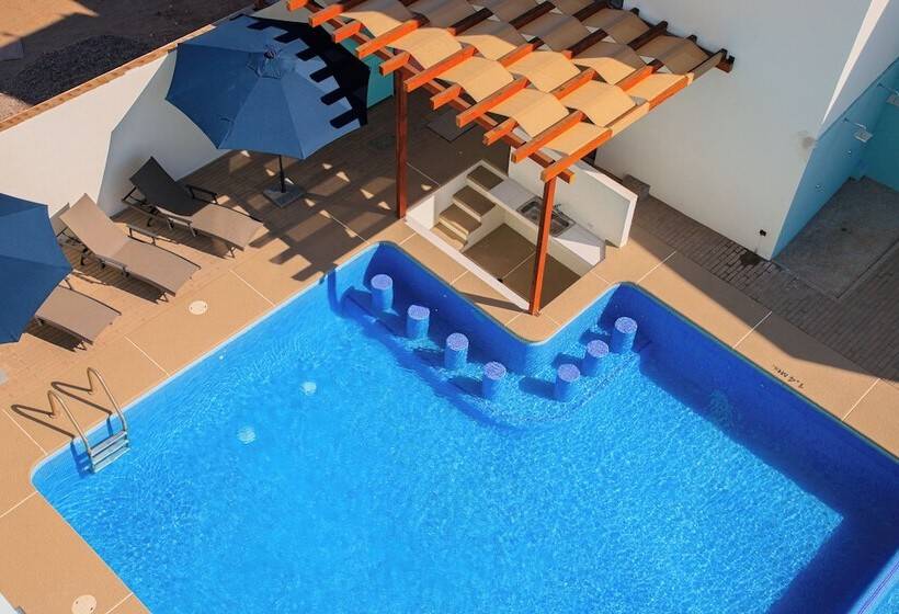 Costa Elegante Hotel & Suites