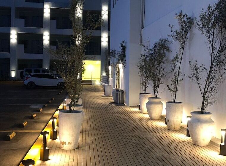 Costa Elegante Hotel & Suites