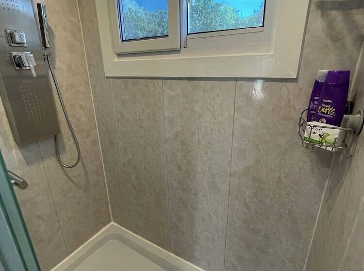 בית מלון כפרי Great Cistern Beach Village