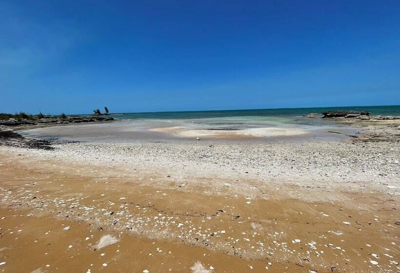 בית מלון כפרי Great Cistern Beach Village