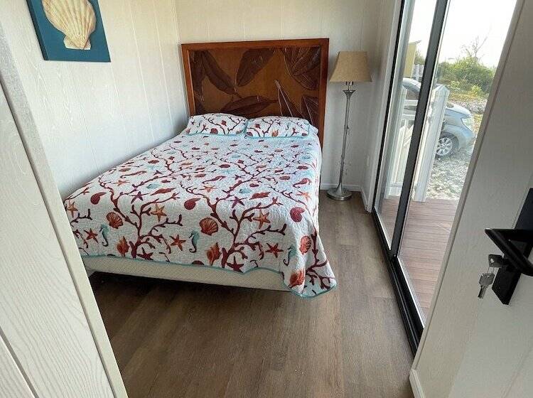 בית מלון כפרי Great Cistern Beach Village