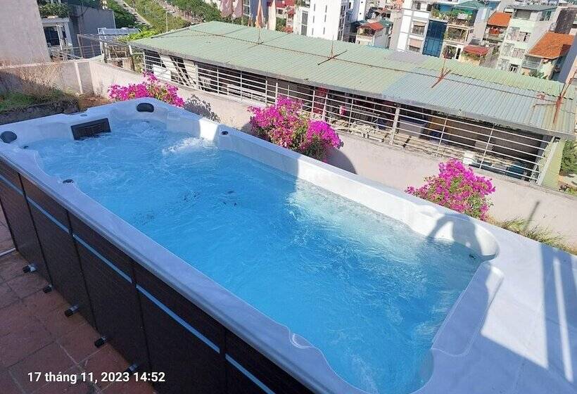 هتل Chateau De Hanoi