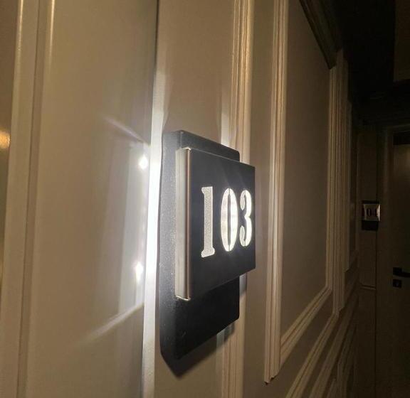 Premium Hotel, Mediterranean Food & Mezze Bar