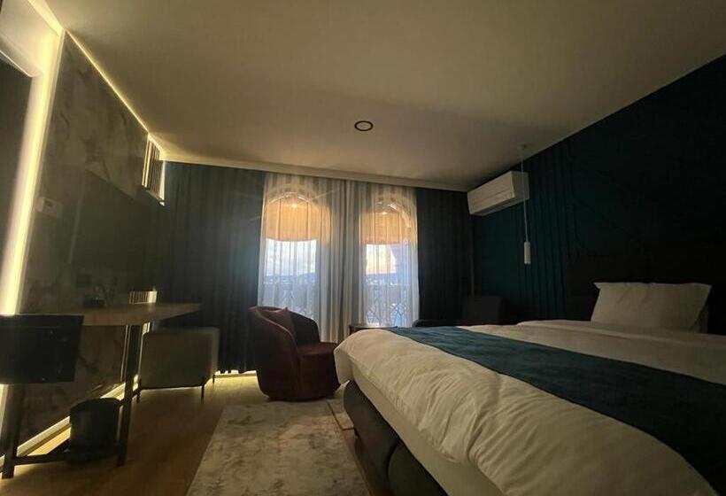 Premium Hotel, Mediterranean Food & Mezze Bar