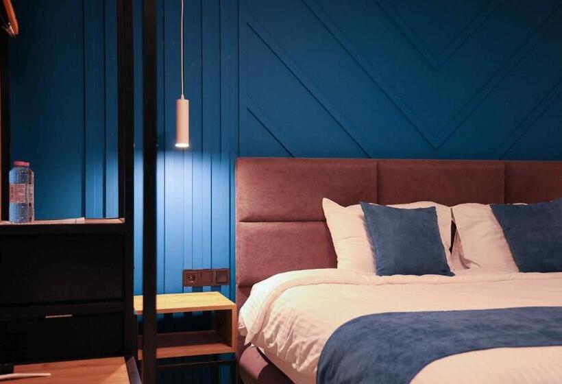 Premium Hotel, Mediterranean Food & Mezze Bar