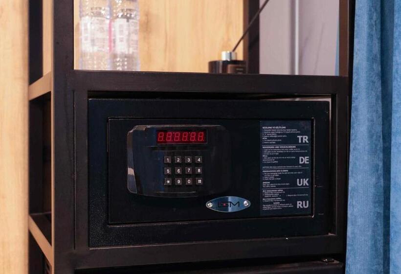 Premium Hotel, Mediterranean Food & Mezze Bar