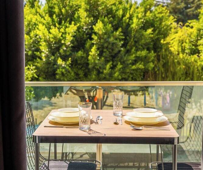 Brandhill Airport Suites