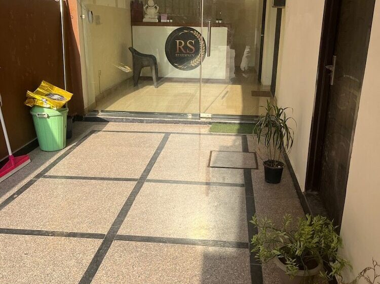 酒店 Cleo Elegance Rooms & Banquet