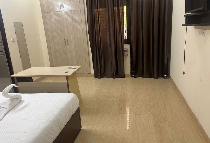 酒店 Cleo Elegance Rooms & Banquet