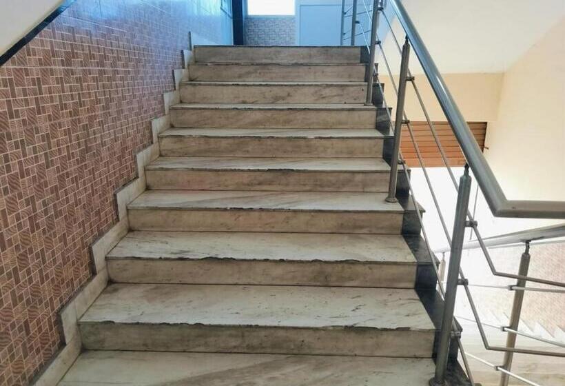 Отель Kesarwani Seva Sadan