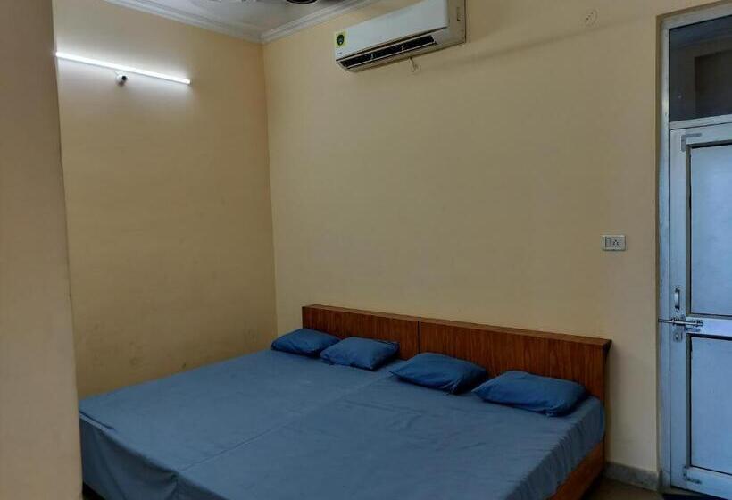 Отель Kesarwani Seva Sadan