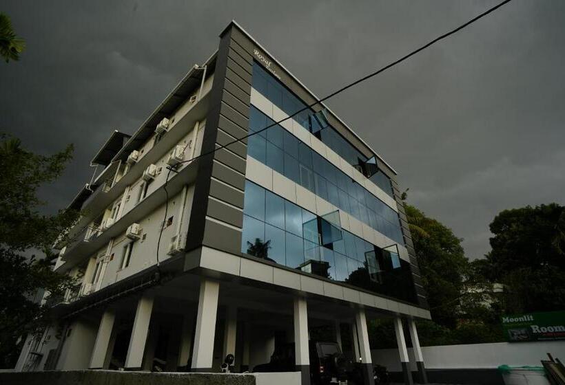 فندق Moonlit Royal Grand Suite