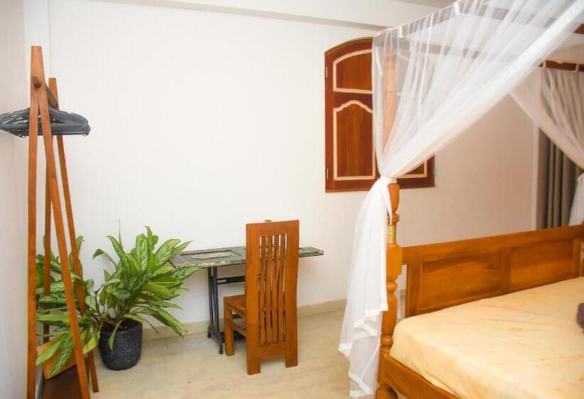 ホテル Oshans Home   Guest House   Polhena