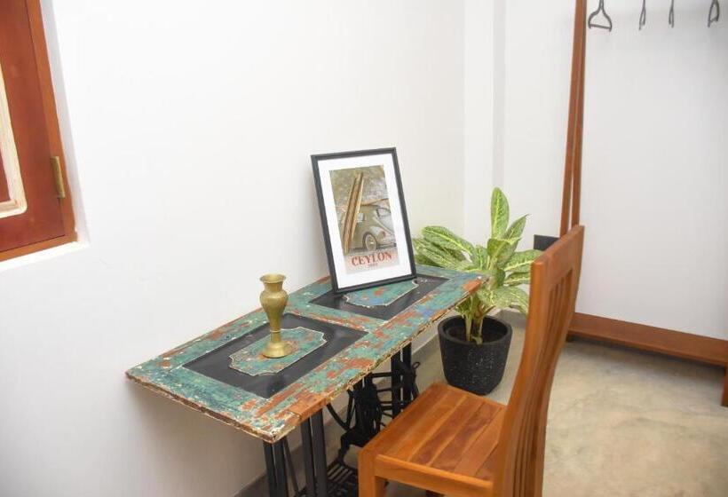 ホテル Oshans Home   Guest House   Polhena