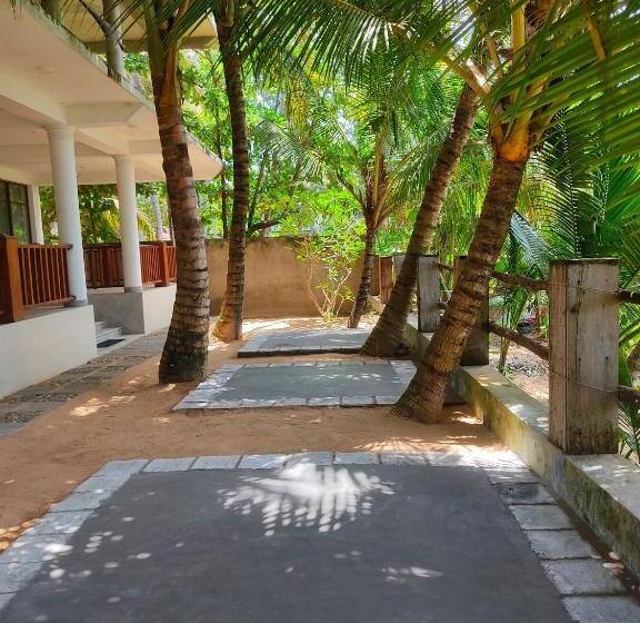 ホテル Oshans Home   Guest House   Polhena