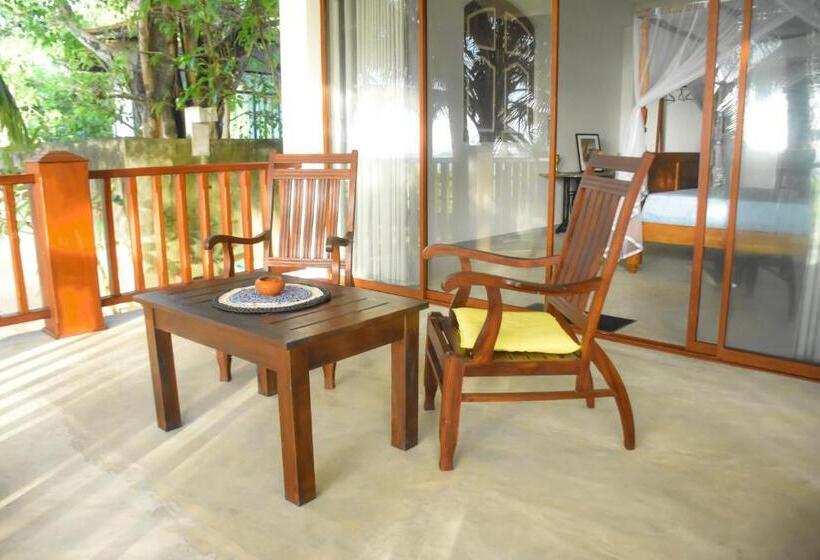 ホテル Oshans Home   Guest House   Polhena